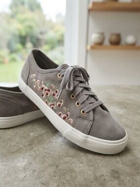 Metaphor Gray Suede Floral Embroidered Lace-Up Sneaker